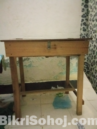 টেবিল এবং চেয়ার